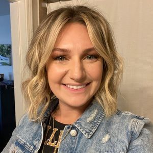 Meet your Posher, Camille